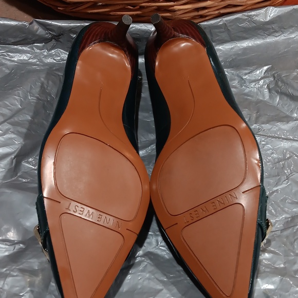 Nine West Green Leather Buckle Pumps size 8 - Picture 7 of 9